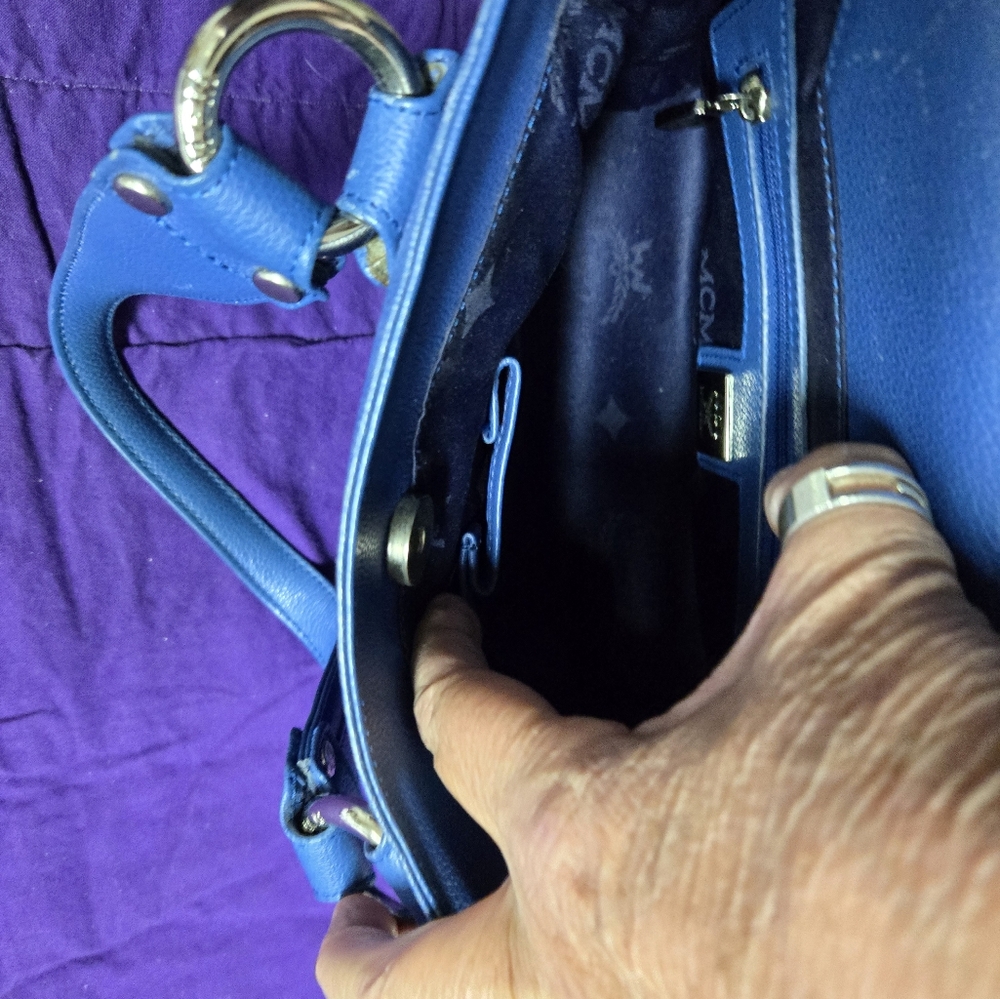 EUC MCM ROYAL BLUE LEATHER FLAP TOTE BUCKET BAG - Picture 10 of 13